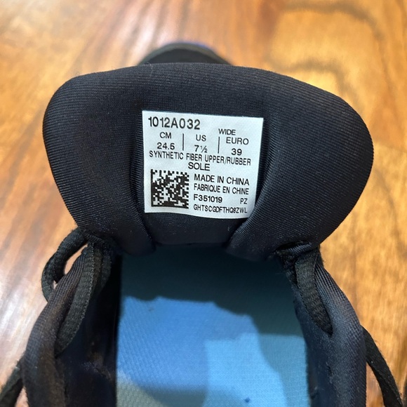 ASICS Gel Kayano 25, size 7.5, gently / lightly used - Picture 3 of 3